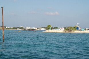 马尔代夫海边码头风景