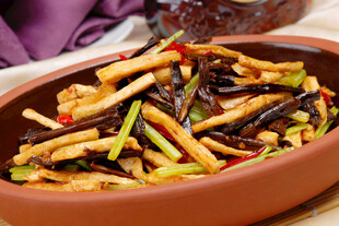 香芹萝卜干炒烟笋