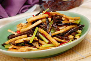 香芹萝卜干炒烟笋