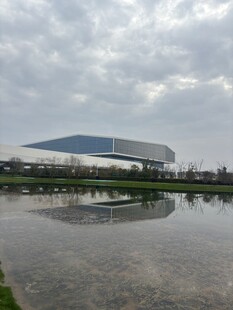 湖畔现代建筑景观