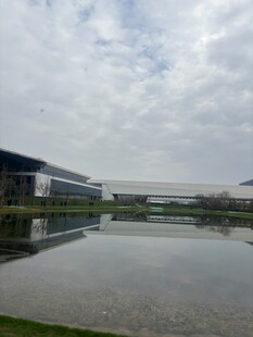 湖畔现代建筑景观