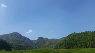 青山蓝天美景