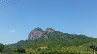 秀丽山峦绿意浓