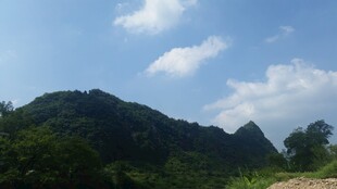 青山蓝天美景