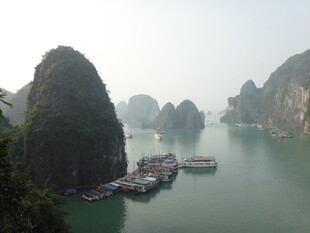 越南下龙湾美丽海岛风光