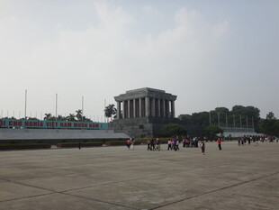 越南纪念堂前的开阔广场