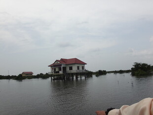 水上小屋 静谧湖景风光