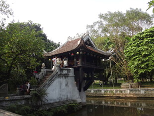 越南古亭 掩映于绿树碧水间