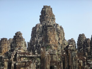 吴哥窟古老壮观的石塔景观