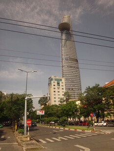 越南城市中高耸的现代化塔楼