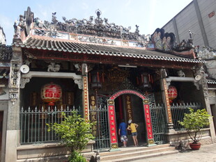 中式古建庙宇大门景观