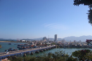 海滨城市美丽风光远眺