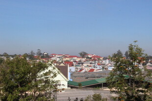 越南俯瞰多彩屋顶建筑群