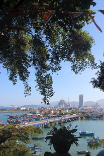 越南俯瞰城市与海湾美丽景致