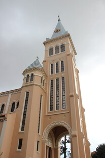 越南欧式教堂建筑外观特写