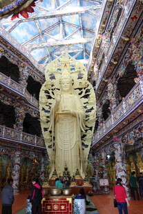 越南室内宏伟佛像景观