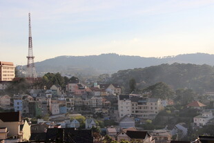 越南山城城市景观与远山