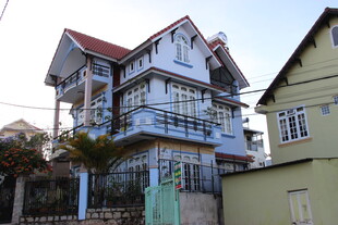 越南复古风格多层住宅建筑