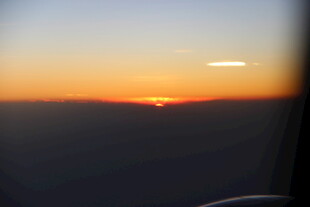 越南飞机上的壮丽日出景观