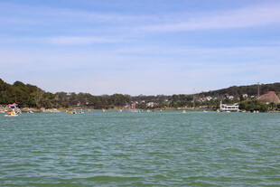 越南碧波湖畔的美丽风光