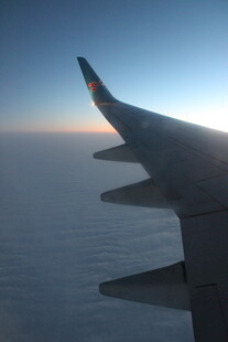 越南飞机机翼上的天际美景