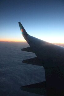 越南飞机机翼上的壮丽天际