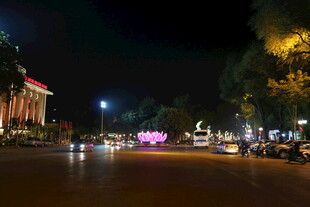 越南城市夜景街道璀璨灯光