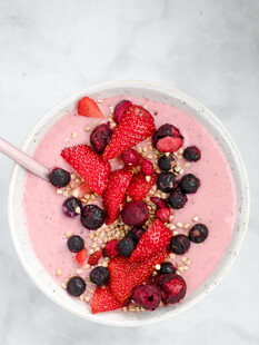 莓果酸奶碗