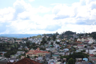 越南俯瞰多彩城镇景观