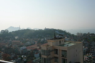 越南城市与远山景观