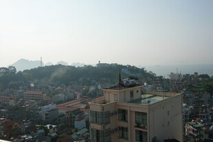 越南城市与远山景观俯瞰图