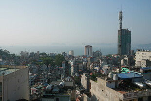 越南城市高楼与海景景观