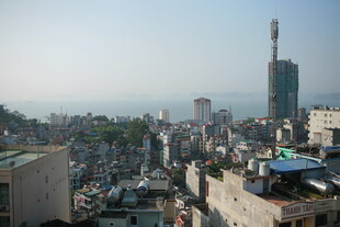 越南城市天际线与密集建筑群