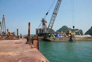 越南港口码头施工场景