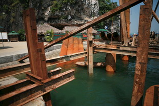 越南水上木质栈道景观