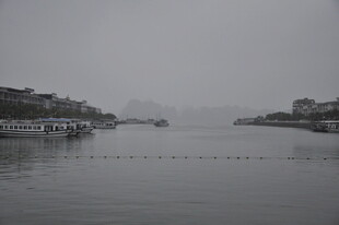 越南雾中江畔景色