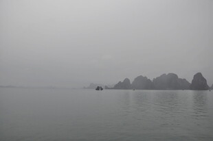 越南雾中山水景