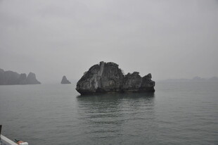 越南海上孤岩景观