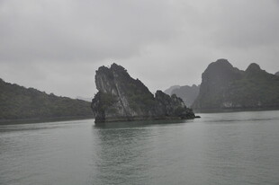 越南海上嶙峋怪石景观