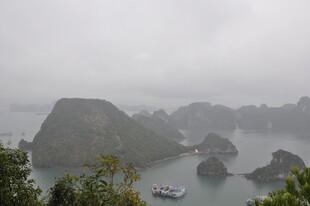 越南下龙湾雾中美景