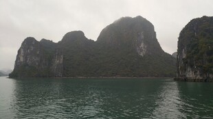 越南海上奇峰 宁静水域风光