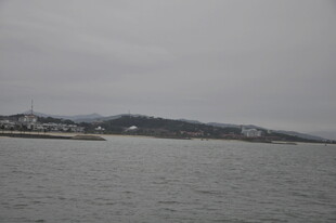 越南湖畔远景 自然风光静谧处