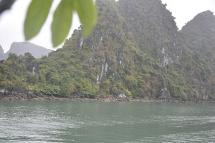 越南山水相依的秀丽江景