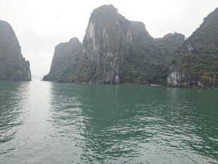 越南海上喀斯特奇景风光