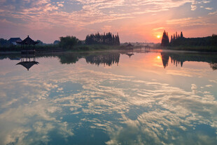 湖畔日落美景