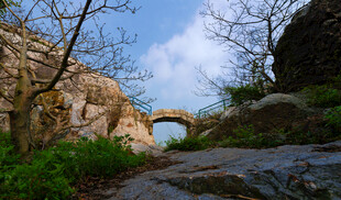 山间石桥风景