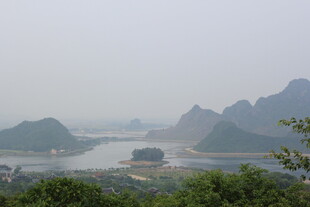 越南山水相依的秀丽风光