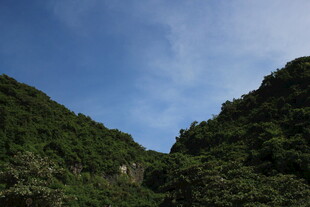 越南青山蓝天间的自然美景