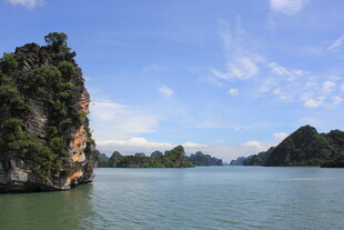 越南美丽喀斯特地貌湖景风光