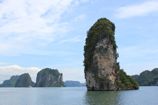 越南海上嶙峋奇峰